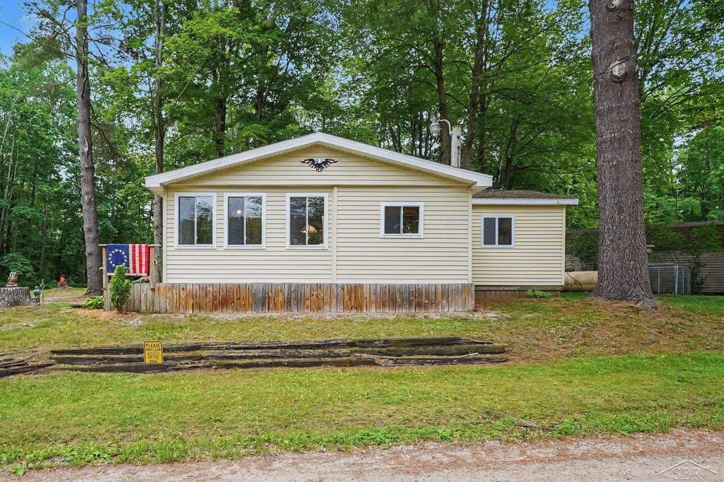 2322 Tittabawasee Avenue Bourret Township MI 48610