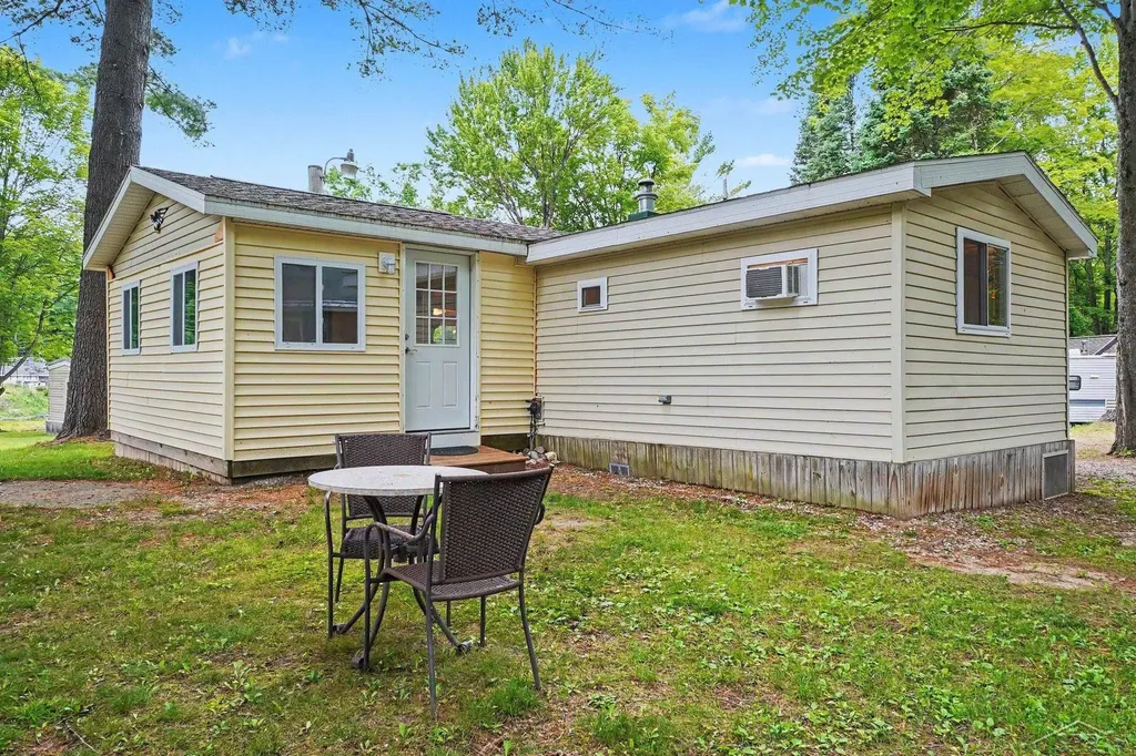 2322 Tittabawasee Avenue Bourret Township MI 48610
