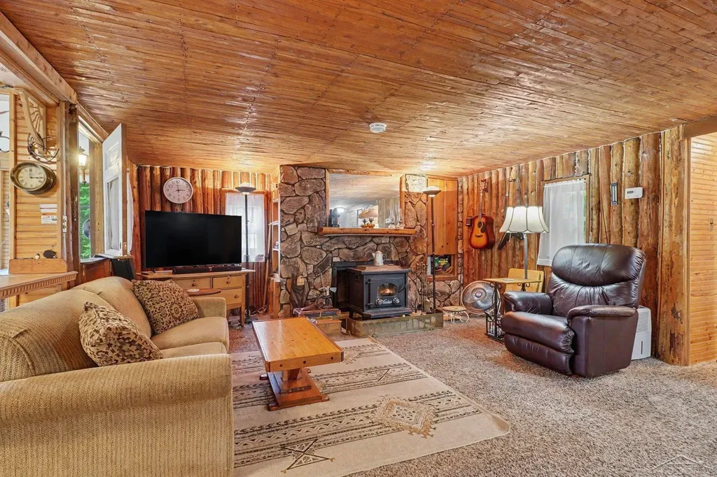 2322 Tittabawasee Avenue Bourret Township MI 48610