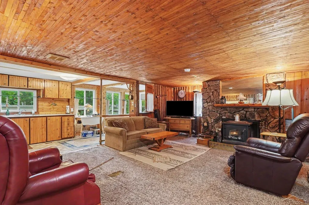 2322 Tittabawasee Avenue Bourret Township MI 48610