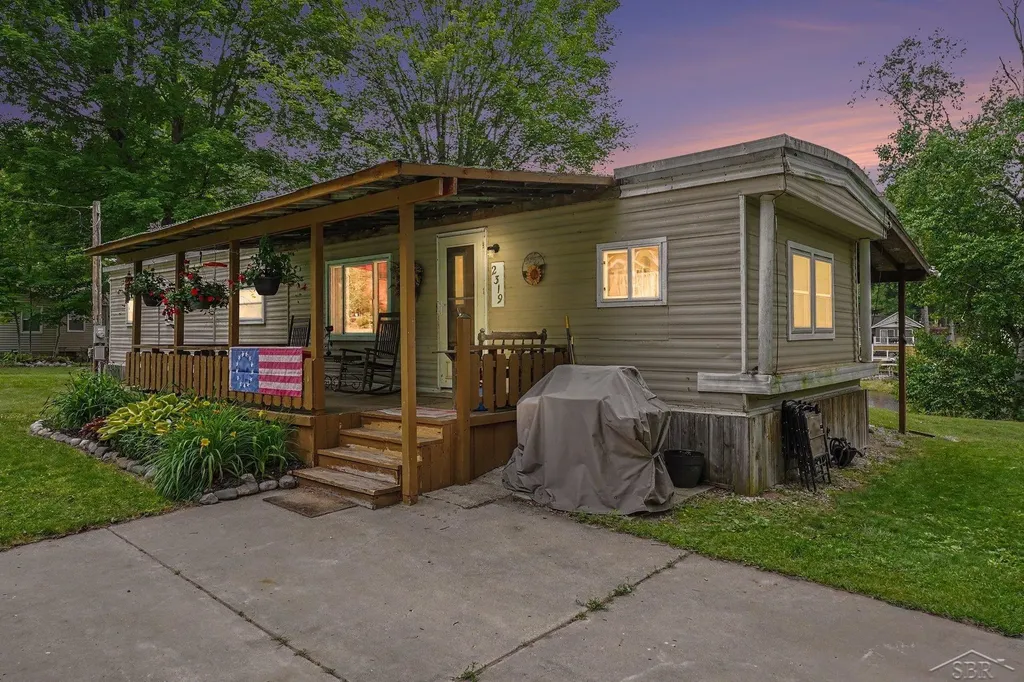 2319 Tittabawassee Avenue Bourret Township MI 48610