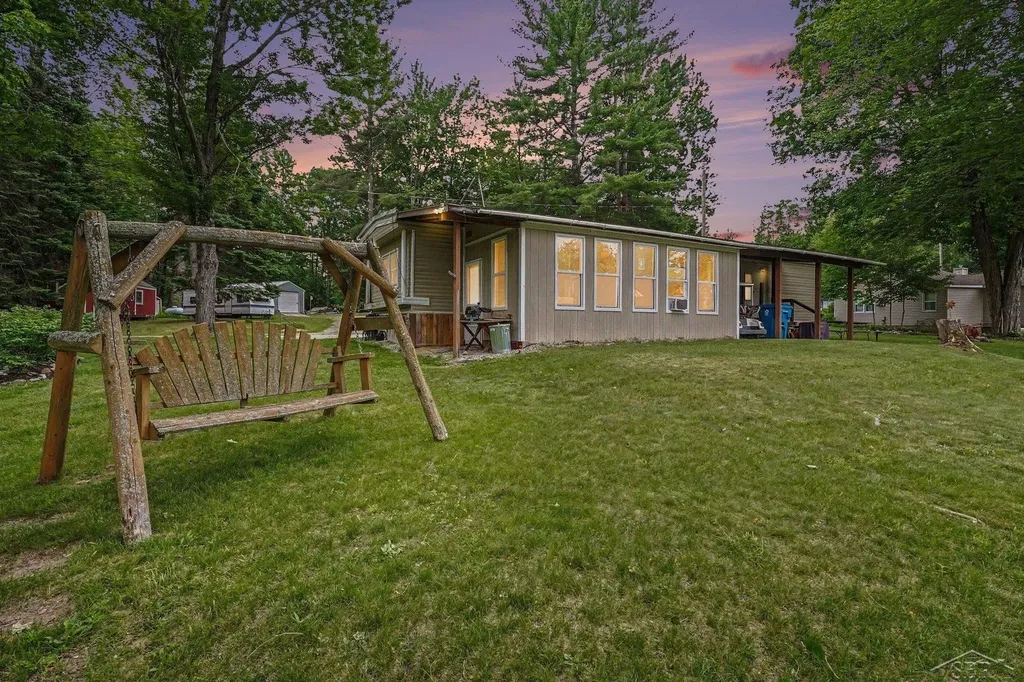 2319 Tittabawassee Avenue Bourret Township MI 48610
