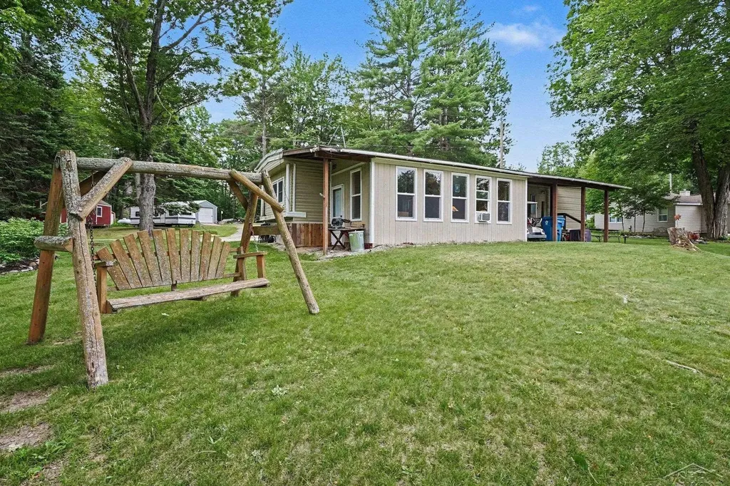 2319 Tittabawassee Avenue Bourret Township MI 48610