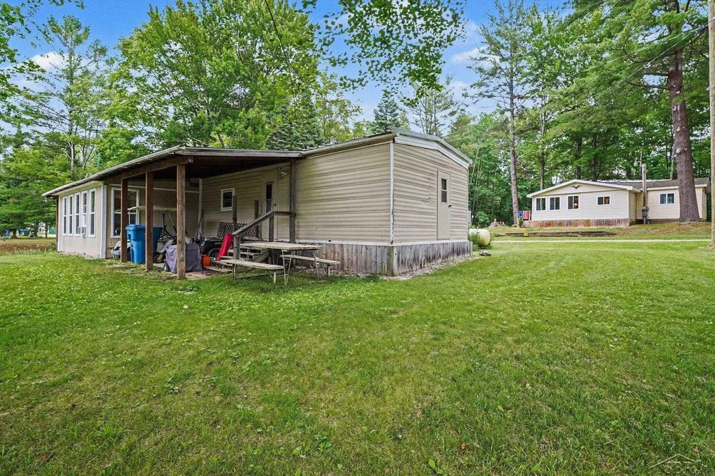 2319 Tittabawassee Avenue Bourret Township MI 48610