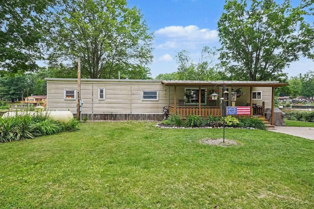 2319 Tittabawassee Avenue Bourret Township MI 48610