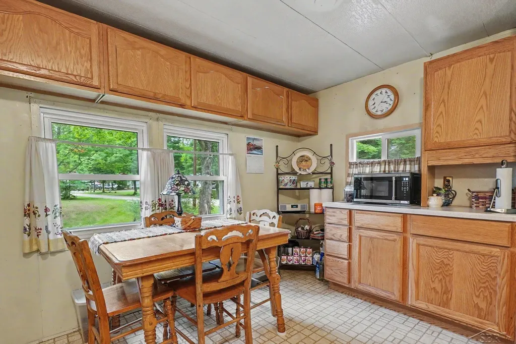 2319 Tittabawassee Avenue Bourret Township MI 48610