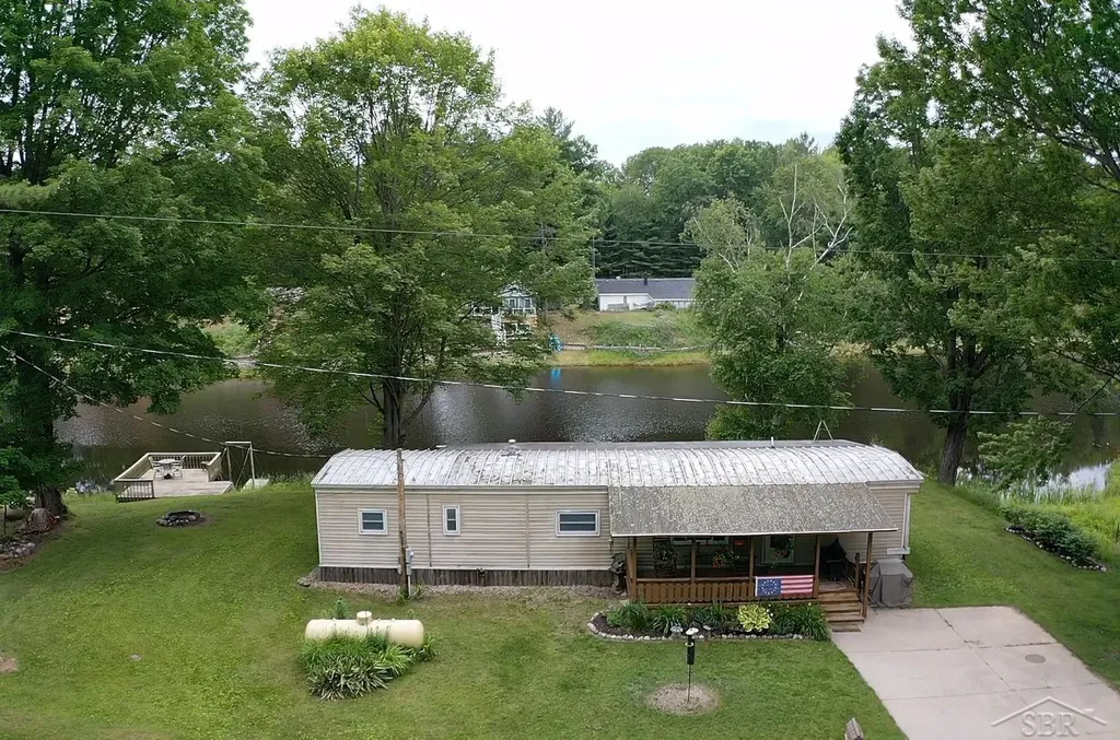 2319 Tittabawassee Avenue Bourret Township MI 48610