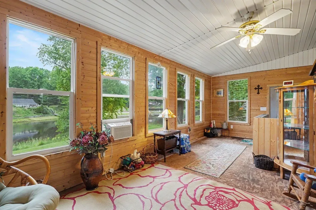 2319 Tittabawassee Avenue Bourret Township MI 48610