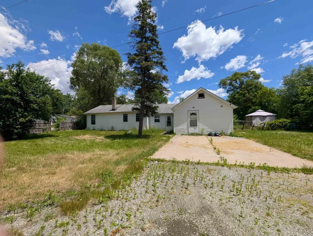2286 California Avenue Bridgeport Charter Township MI 48601