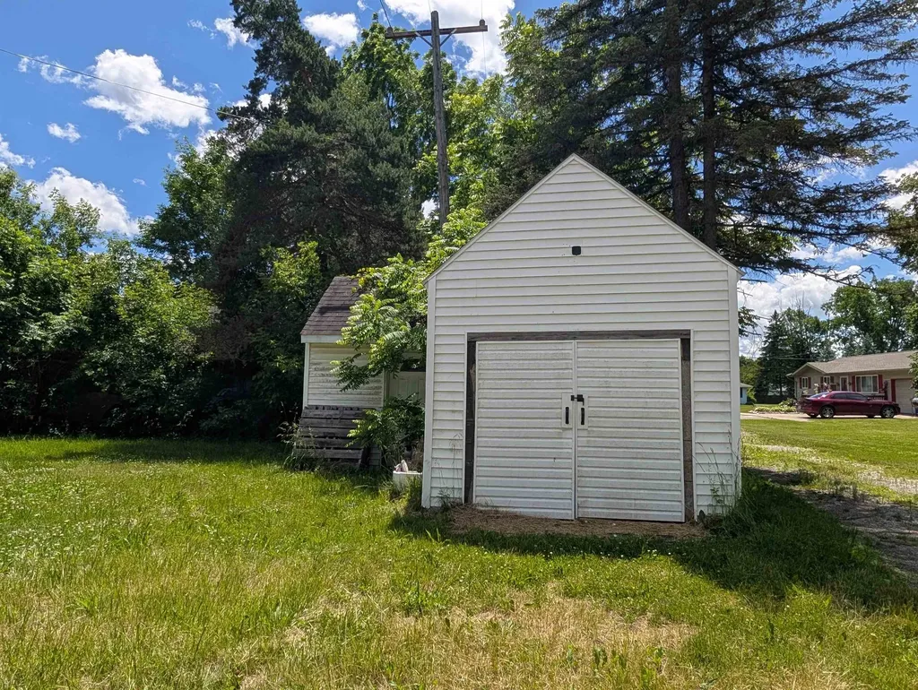 2286 California Avenue Bridgeport Charter Township MI 48601