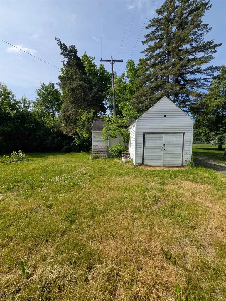 2286 California Avenue Bridgeport Charter Township MI 48601