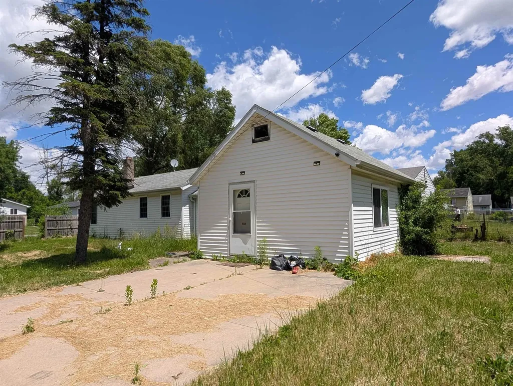 2286 California Avenue Bridgeport Charter Township MI 48601