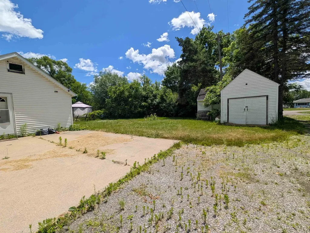 2286 California Avenue Bridgeport Charter Township MI 48601