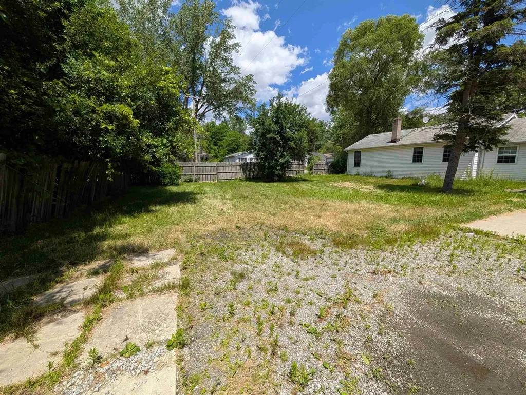 2286 California Avenue Bridgeport Charter Township MI 48601