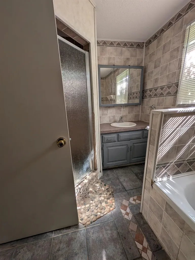 2286 California Avenue Bridgeport Charter Township MI 48601