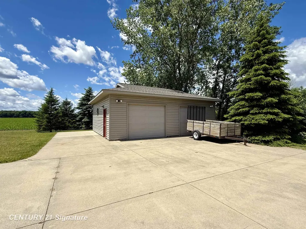 5689 Lawndale Road Kochville Township MI 48604
