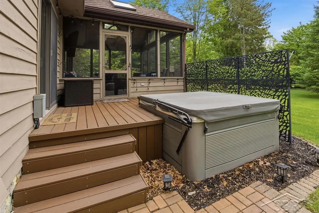 6102 Oak Meadows Court Midland City MI 48640