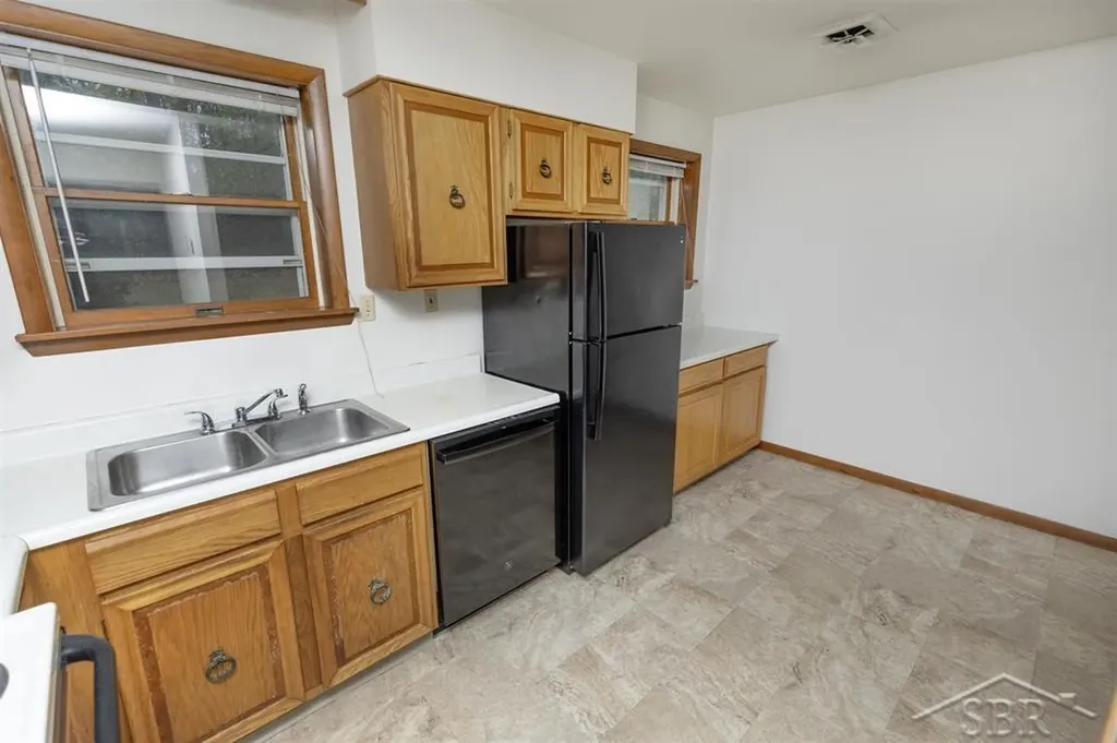 3115-3117 Beech Street Midland City MI 48642