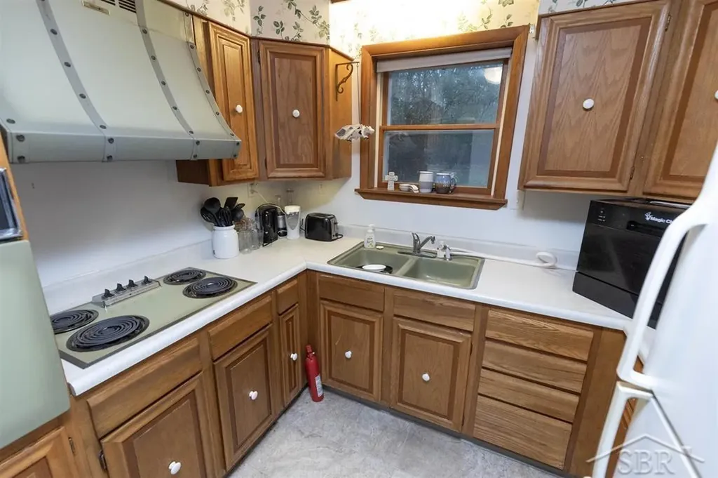 3115-3117 Beech Street Midland City MI 48642