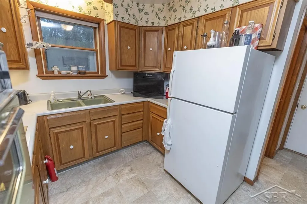 3115-3117 Beech Street Midland City MI 48642