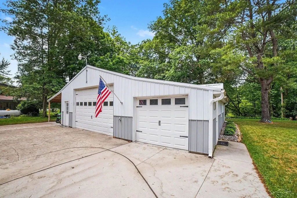 3850 S Fenmore Road Merrill Village MI 48637