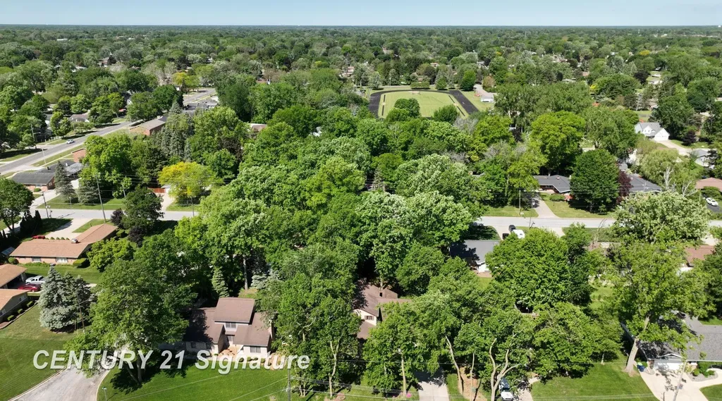 2765 Clairmount Drive Saginaw Charter Township MI 48603