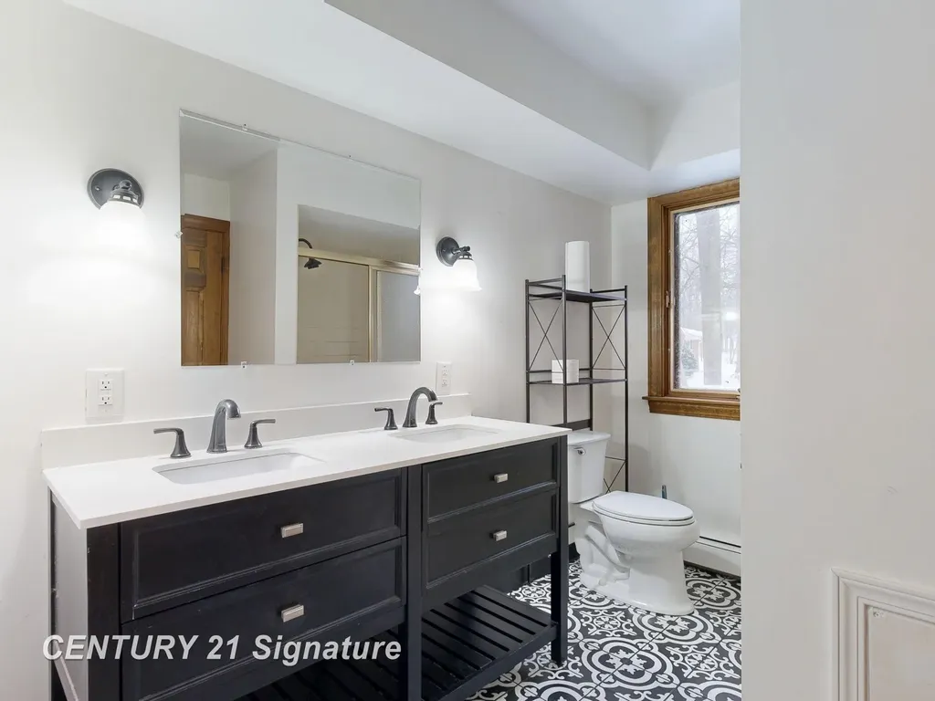 2765 Clairmount Drive Saginaw Charter Township MI 48603