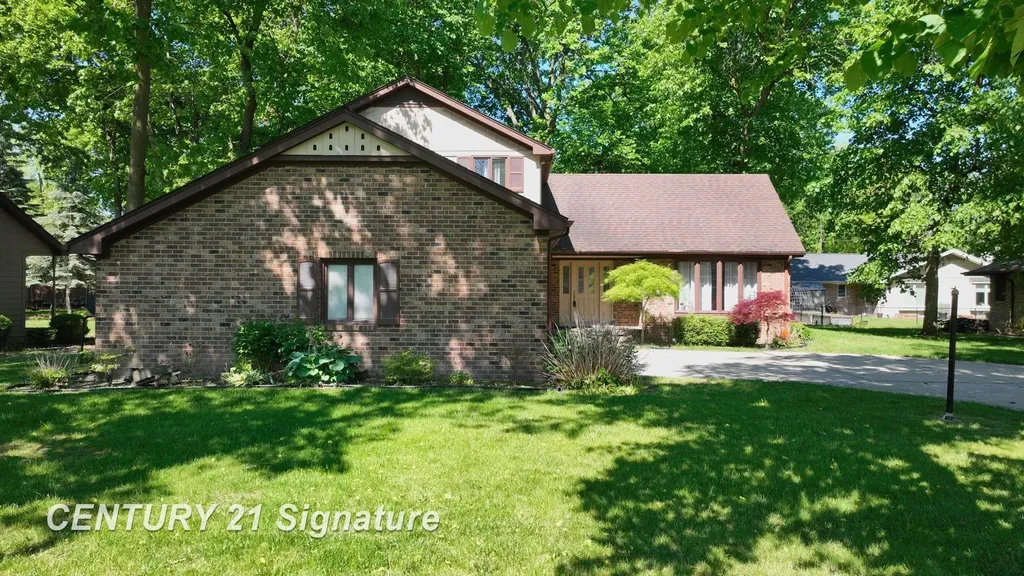 2765 Clairmount Drive Saginaw Charter Township MI 48603