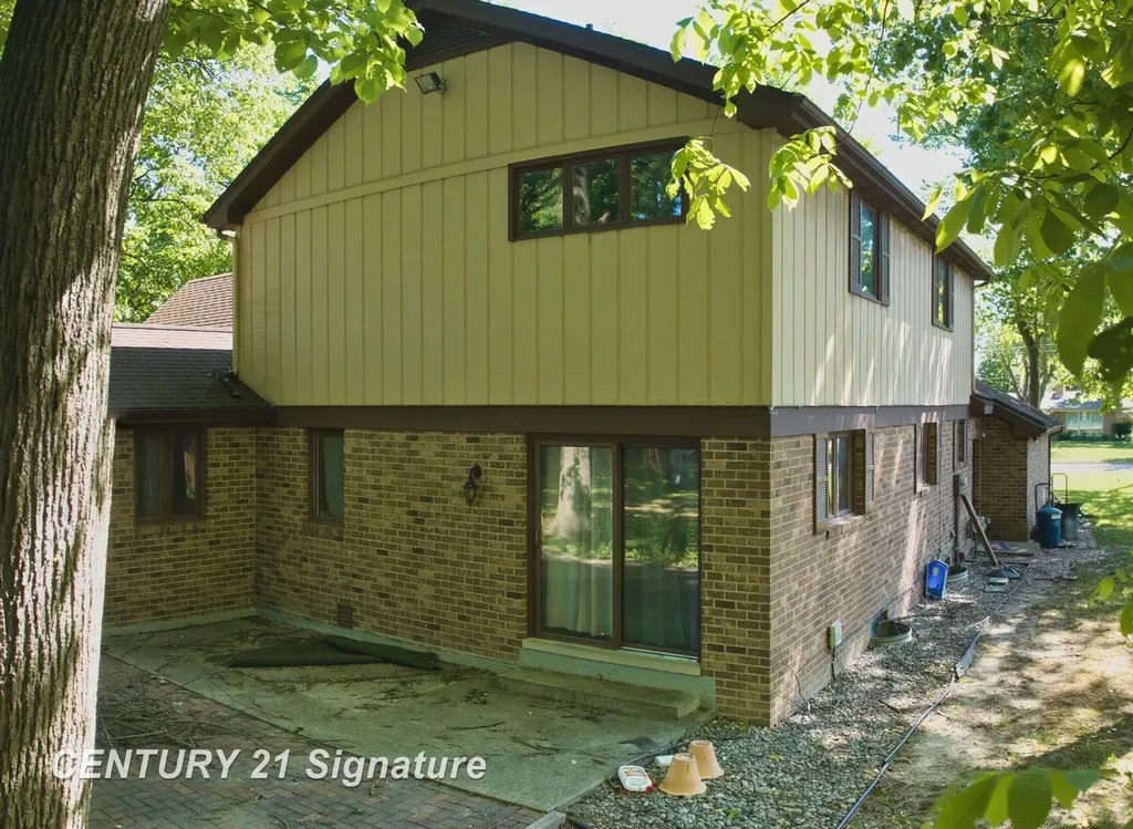 2765 Clairmount Drive Saginaw Charter Township MI 48603