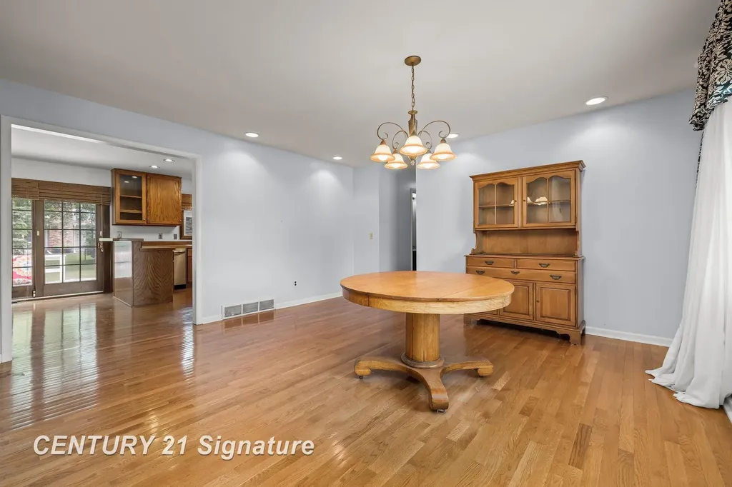 4140 Firethorn Drive Saginaw Charter Township MI 48603