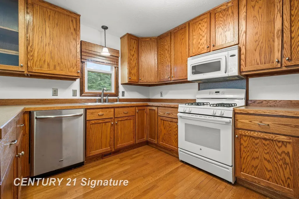 4140 Firethorn Drive Saginaw Charter Township MI 48603