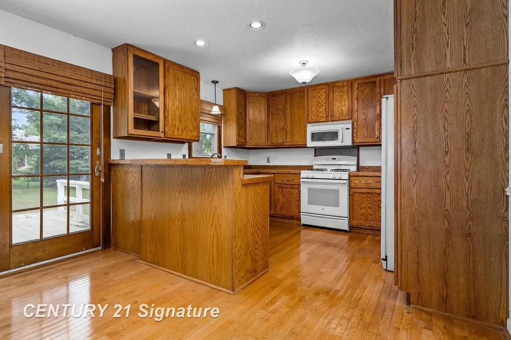 4140 Firethorn Drive Saginaw Charter Township MI 48603