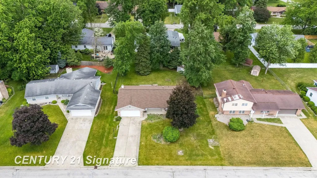 4140 Firethorn Drive Saginaw Charter Township MI 48603