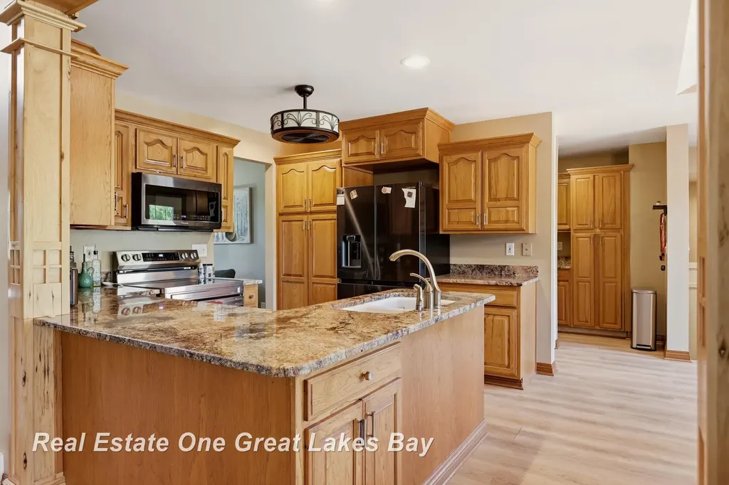 2530 N River Road Thomas Township MI 48609