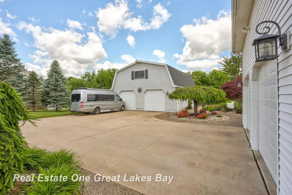 2530 N River Road Thomas Township MI 48609
