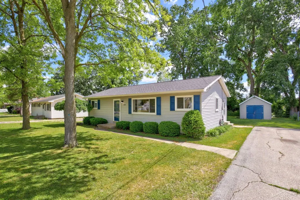 3374 Meyer Place Saginaw Charter Township MI 48603