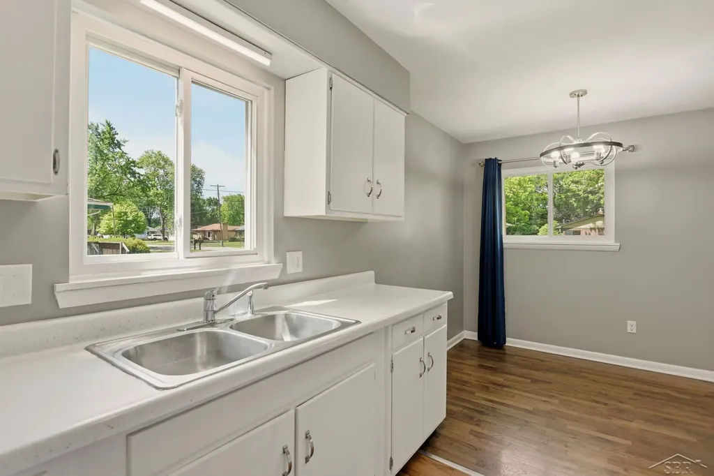 3374 Meyer Place Saginaw Charter Township MI 48603