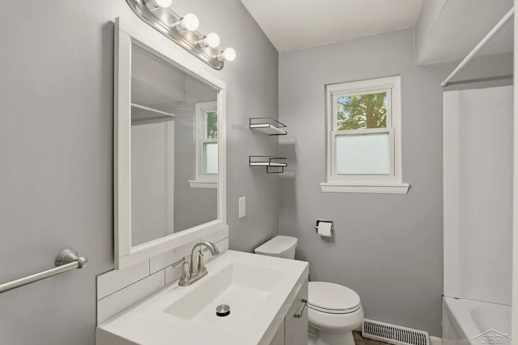 3374 Meyer Place Saginaw Charter Township MI 48603