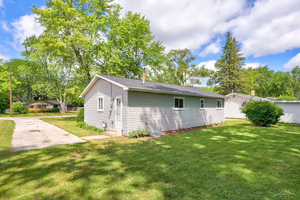 3374 Meyer Place Saginaw Charter Township MI 48603