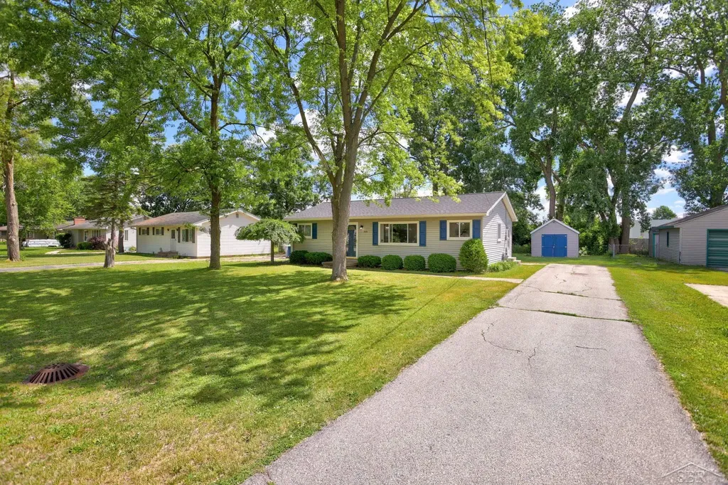 3374 Meyer Place Saginaw Charter Township MI 48603