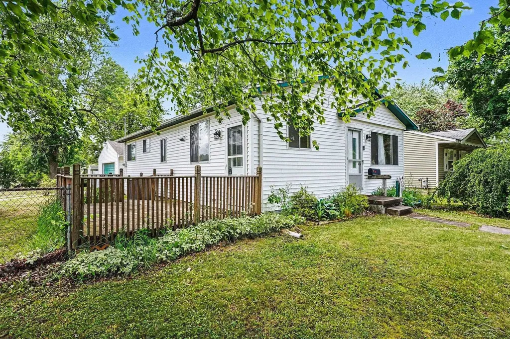 4509 Cadillac Place Carrollton Township MI 48604