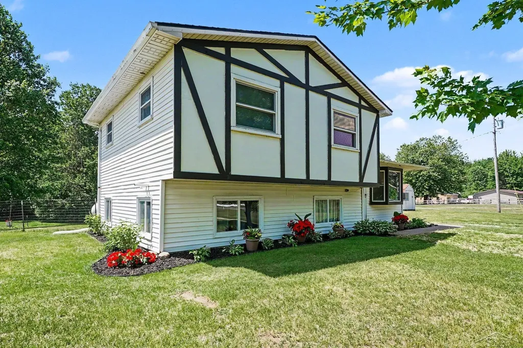2424 E Shaffer Road Mills Township MI 48642