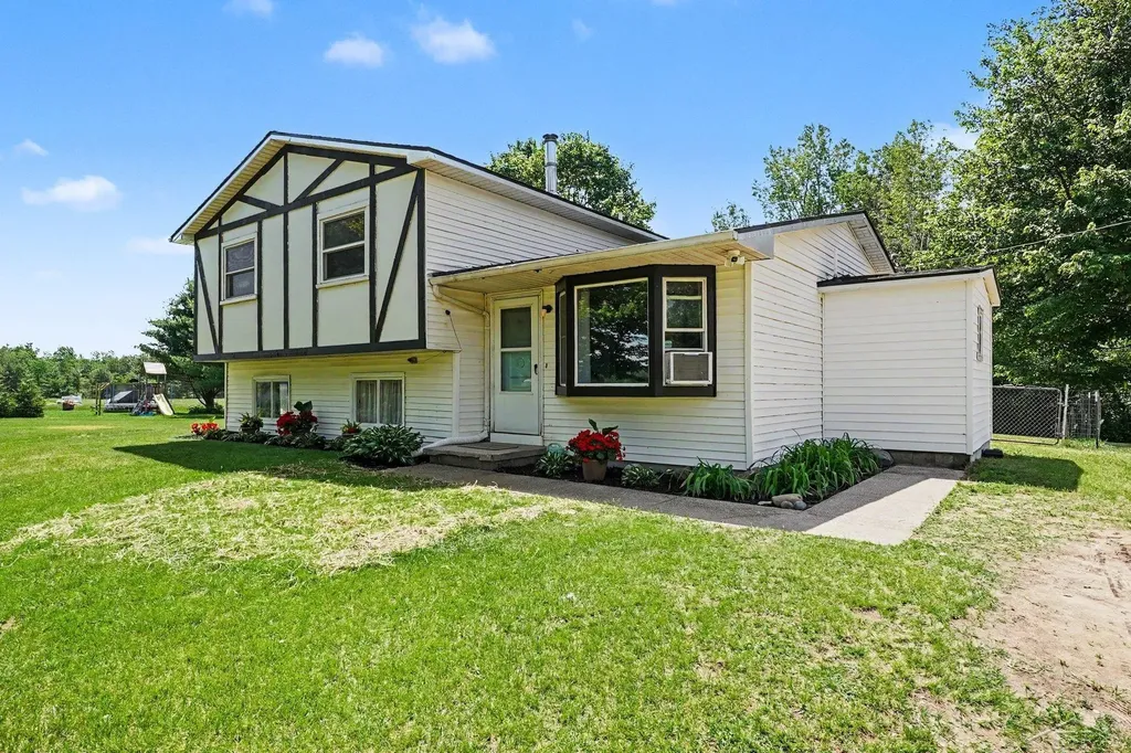 2424 E Shaffer Road Mills Township MI 48642