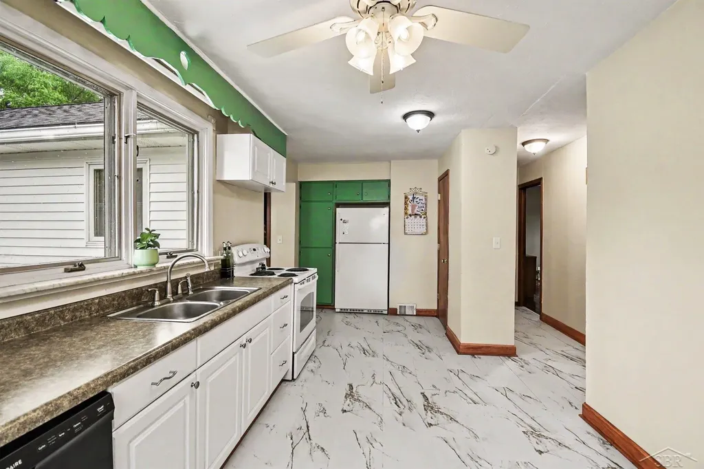 309 E Jeanette Street Bay City City MI 48706