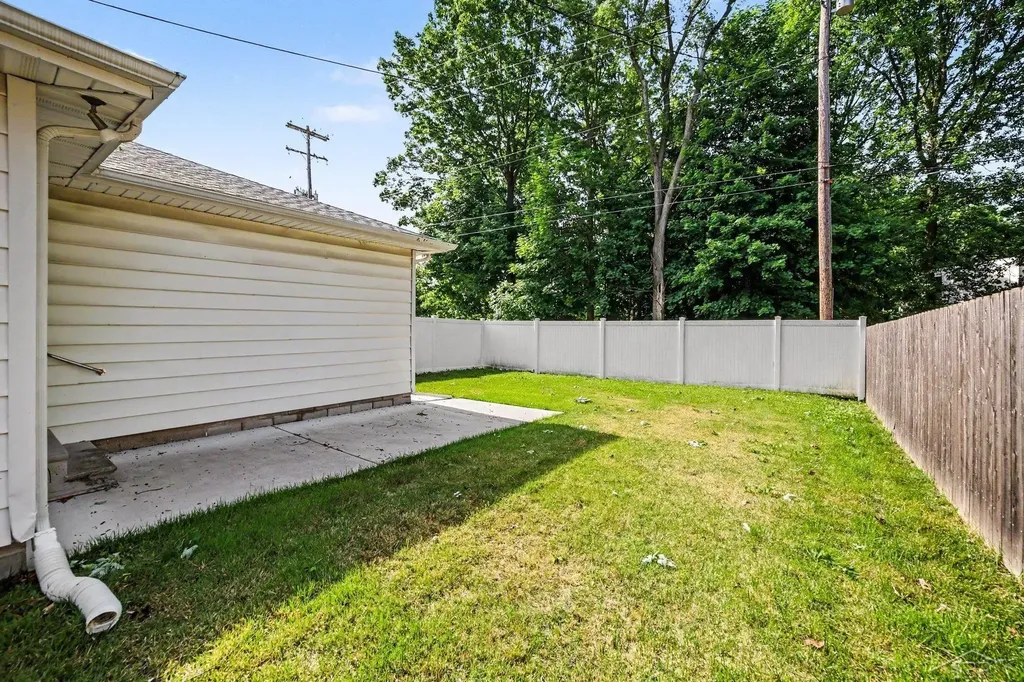 2705 Washington Street Midland City MI 48642