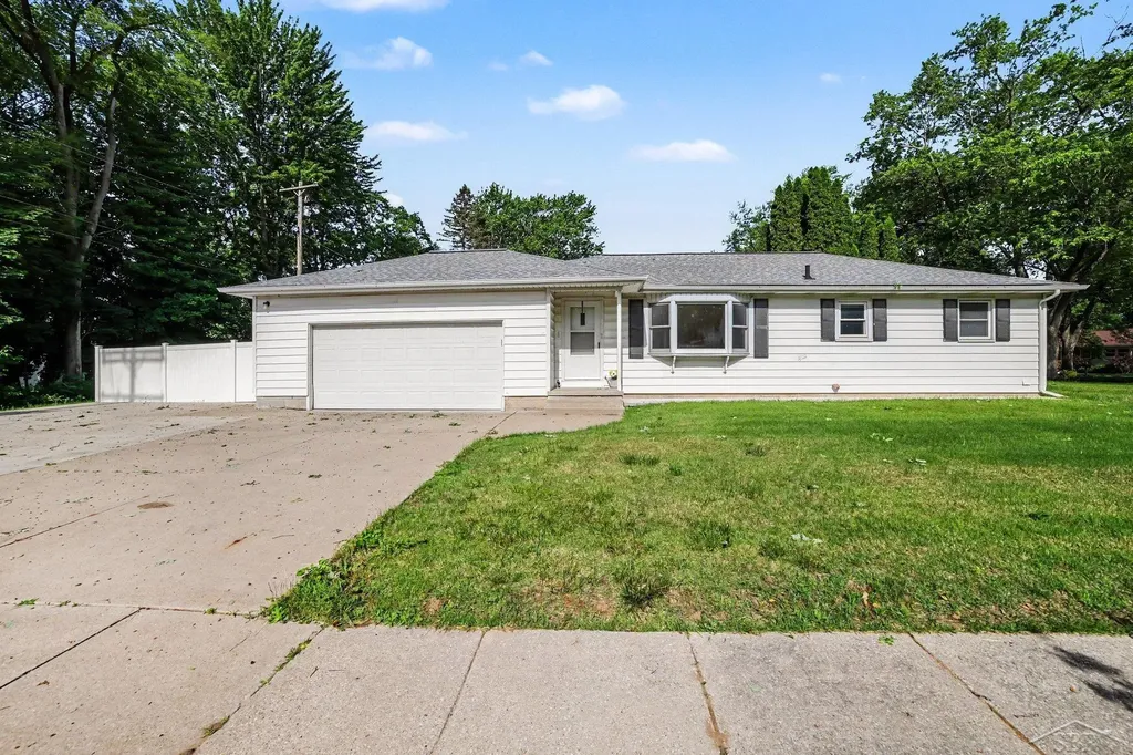 2705 Washington Street Midland City MI 48642