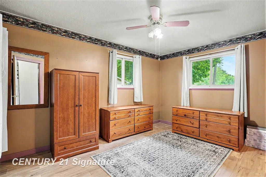 220 S 7th Street Tittabawassee Township MI 48623