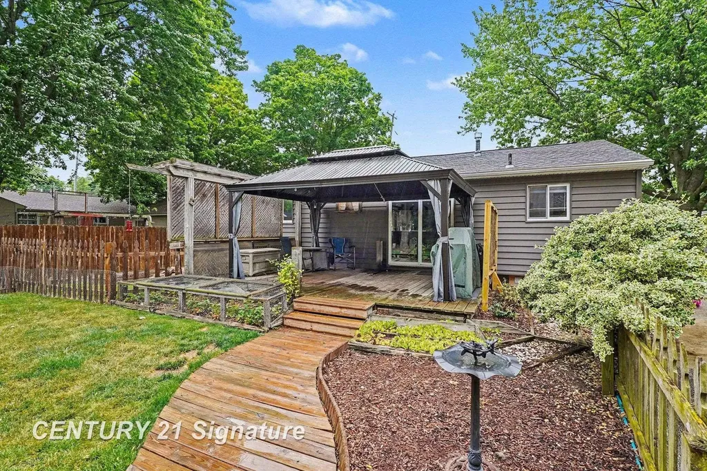 220 S 7th Street Tittabawassee Township MI 48623