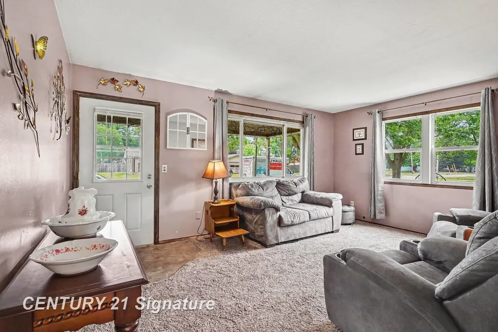 220 S 7th Street Tittabawassee Township MI 48623