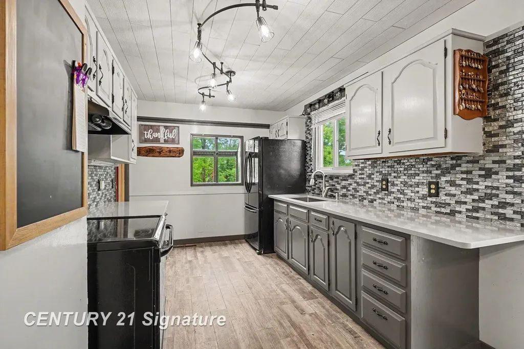 220 S 7th Street Tittabawassee Township MI 48623